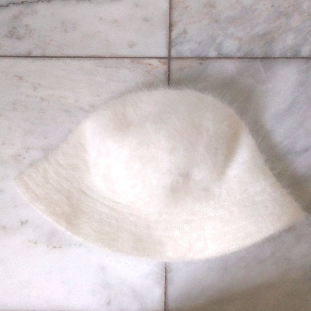 Angora bucket hat